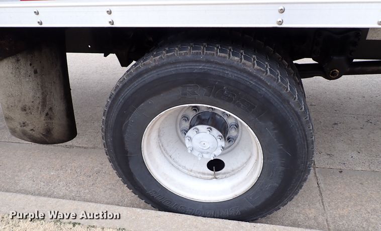 image for item IS9494 2007 Freightliner M2 106  box truck