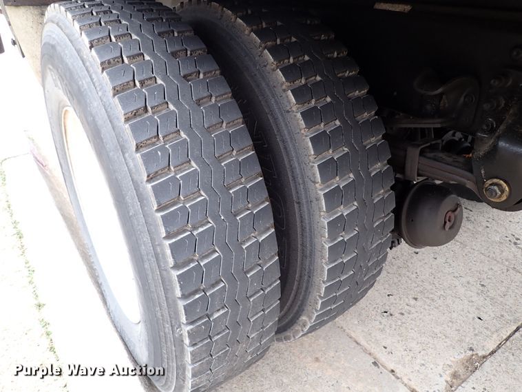 image for item IS9494 2007 Freightliner M2 106  box truck