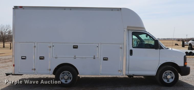 image for item IY9120 2013 Chevrolet Express G3500  box truck