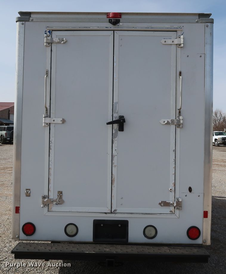 image for item IY9120 2013 Chevrolet Express G3500  box truck