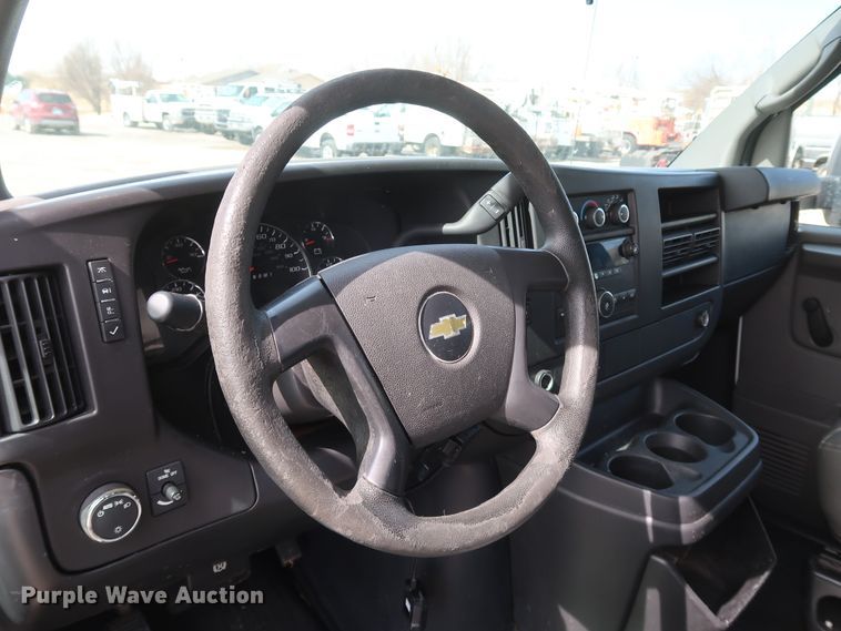 image for item IY9120 2013 Chevrolet Express G3500  box truck