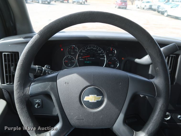 image for item IY9120 2013 Chevrolet Express G3500  box truck