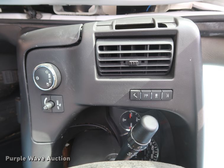 image for item IY9120 2013 Chevrolet Express G3500  box truck