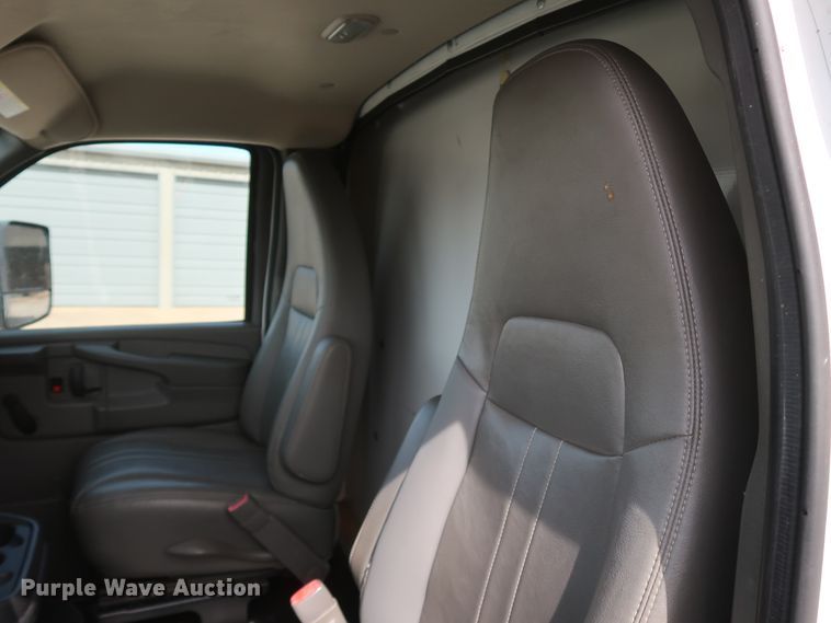 image for item IY9120 2013 Chevrolet Express G3500  box truck