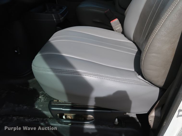 image for item IY9120 2013 Chevrolet Express G3500  box truck