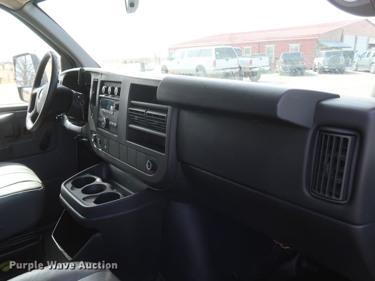 image for item IY9120 2013 Chevrolet Express G3500  box truck