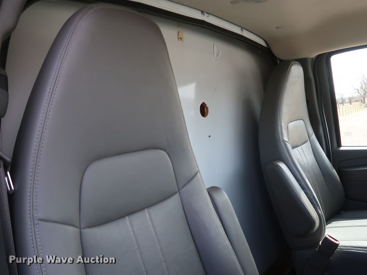 image for item IY9120 2013 Chevrolet Express G3500  box truck