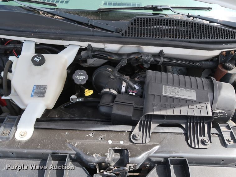 image for item IY9120 2013 Chevrolet Express G3500  box truck