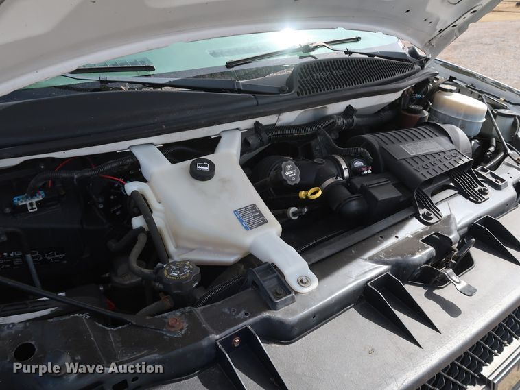 image for item IY9120 2013 Chevrolet Express G3500  box truck