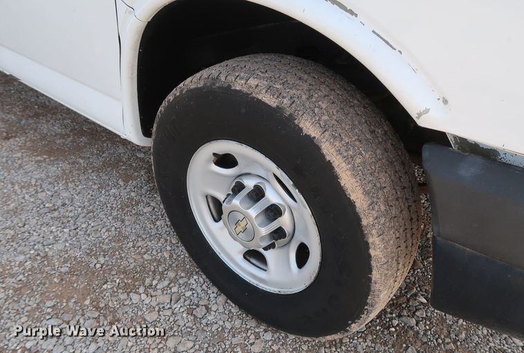 image for item IY9120 2013 Chevrolet Express G3500  box truck