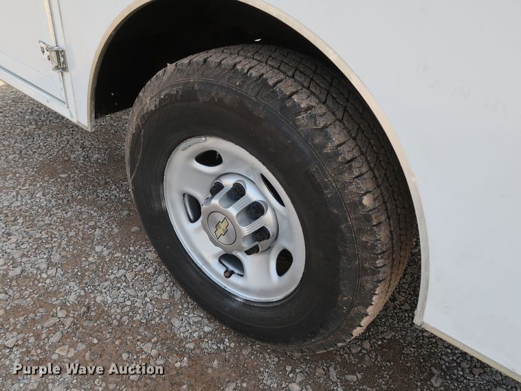 image for item IY9120 2013 Chevrolet Express G3500  box truck