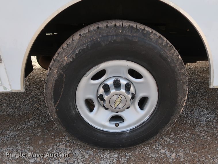 image for item IY9120 2013 Chevrolet Express G3500  box truck