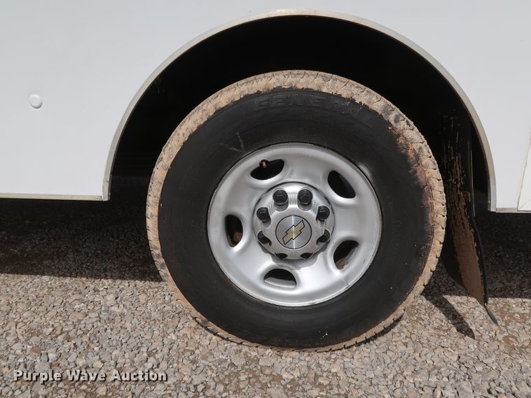 image for item IY9120 2013 Chevrolet Express G3500  box truck