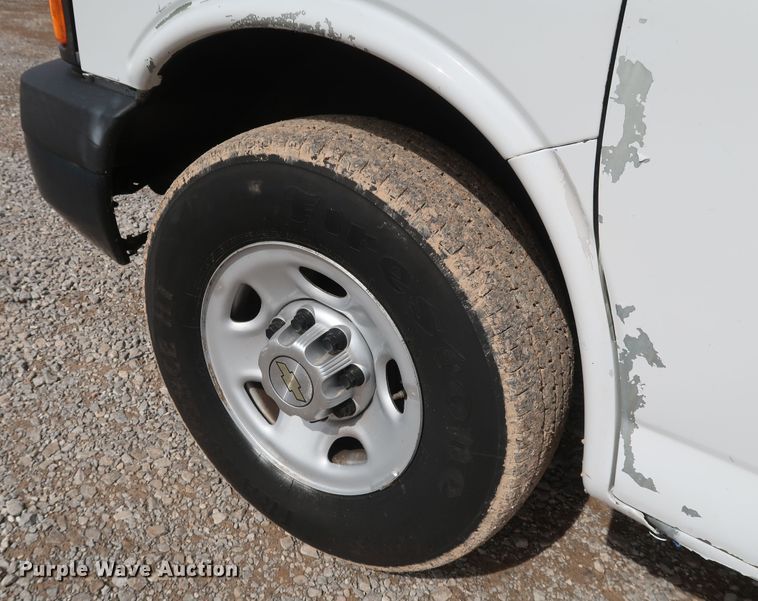 image for item IY9120 2013 Chevrolet Express G3500  box truck