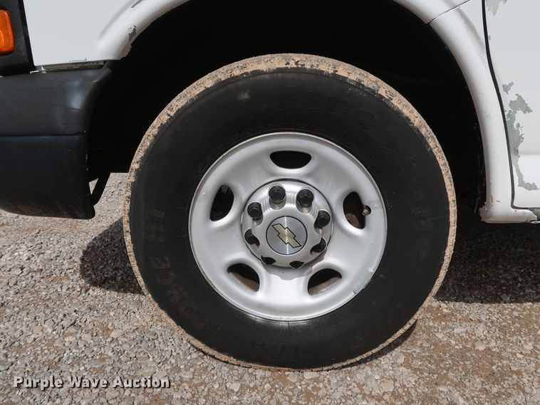 image for item IY9120 2013 Chevrolet Express G3500  box truck