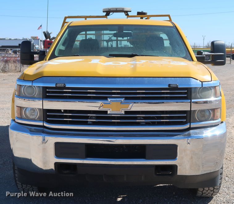 image for item IY9126 2015 Chevrolet Silverado 3500HD  utility bed pickup truck