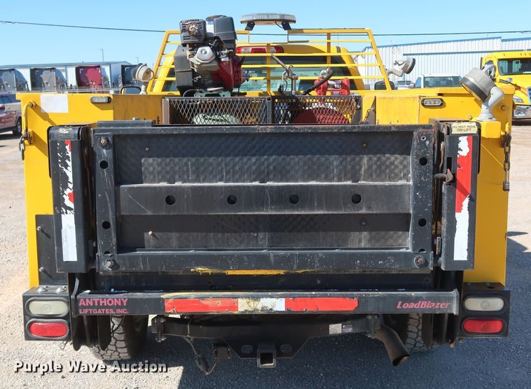 image for item IY9126 2015 Chevrolet Silverado 3500HD  utility bed pickup truck