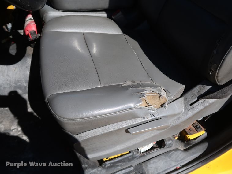 image for item IY9126 2015 Chevrolet Silverado 3500HD  utility bed pickup truck