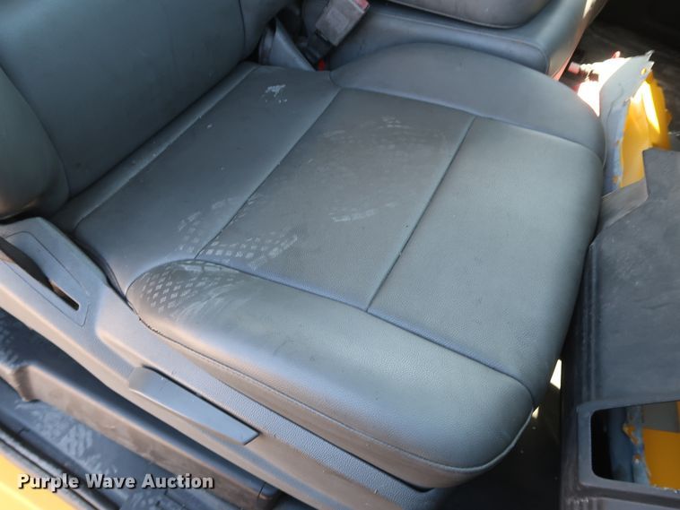 image for item IY9126 2015 Chevrolet Silverado 3500HD  utility bed pickup truck