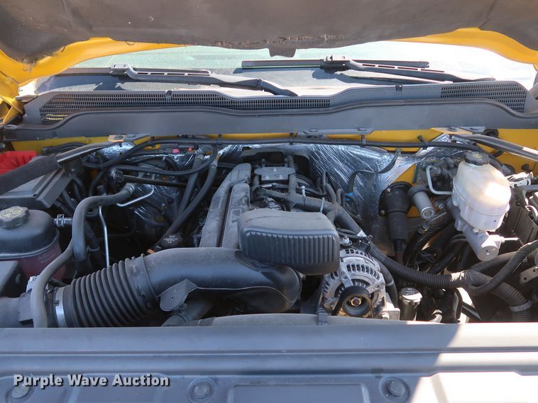 image for item IY9126 2015 Chevrolet Silverado 3500HD  utility bed pickup truck