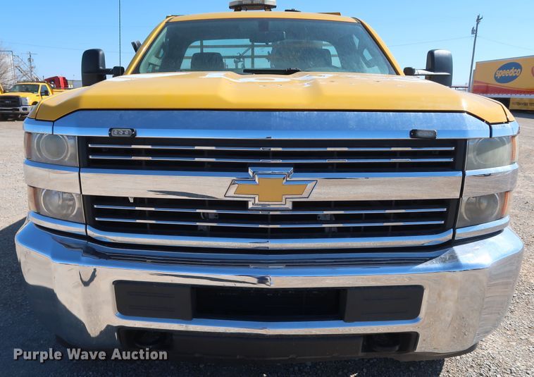 image for item IY9126 2015 Chevrolet Silverado 3500HD  utility bed pickup truck