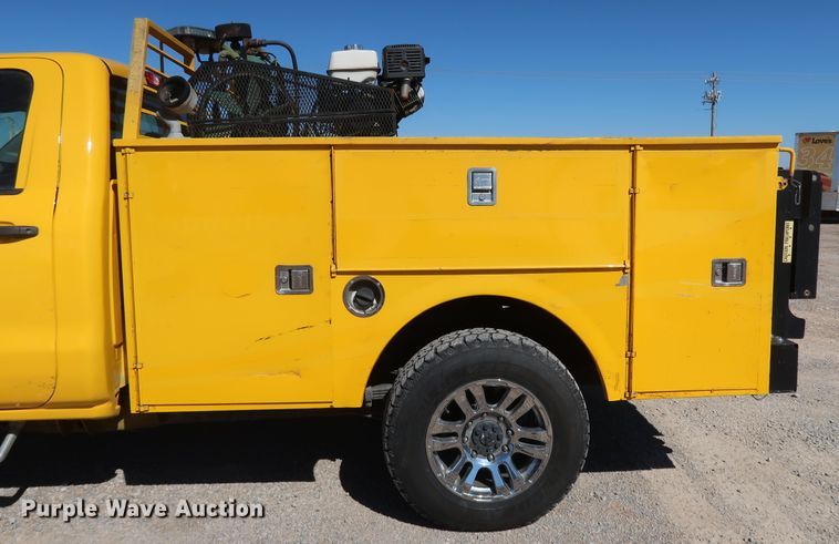 image for item IY9126 2015 Chevrolet Silverado 3500HD  utility bed pickup truck