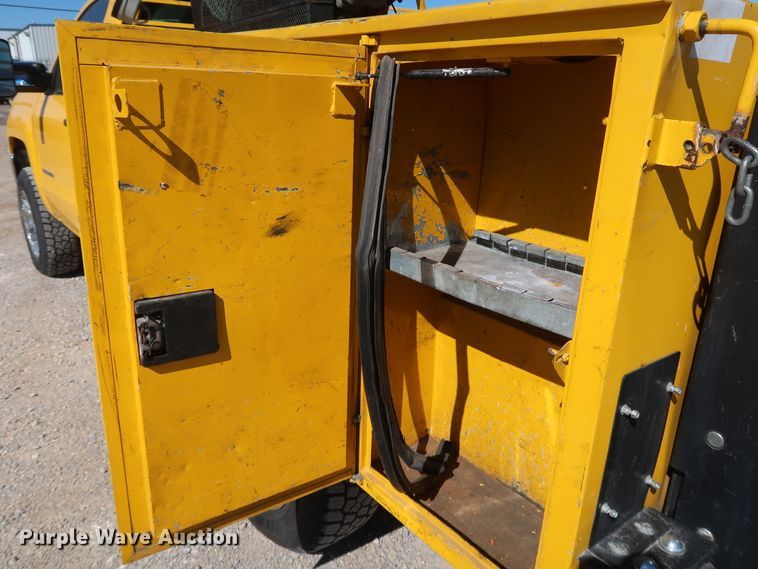 image for item IY9126 2015 Chevrolet Silverado 3500HD  utility bed pickup truck