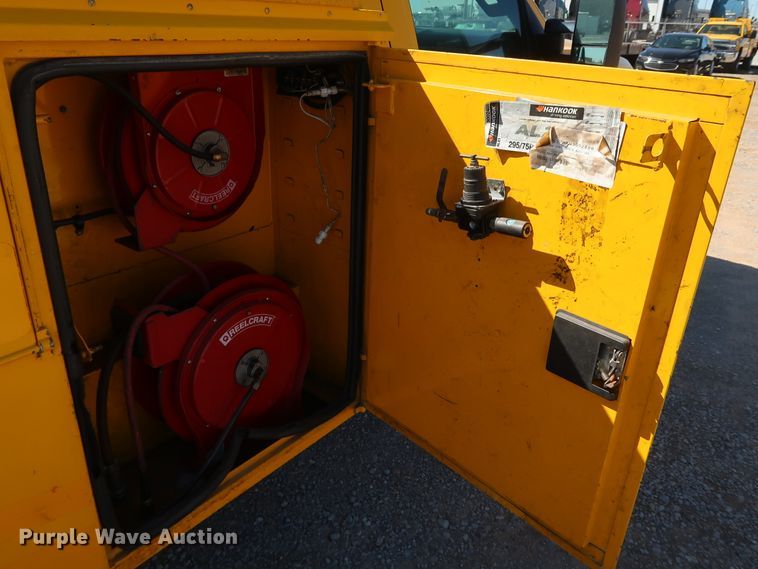 image for item IY9126 2015 Chevrolet Silverado 3500HD  utility bed pickup truck