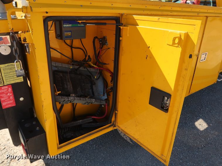 image for item IY9126 2015 Chevrolet Silverado 3500HD  utility bed pickup truck