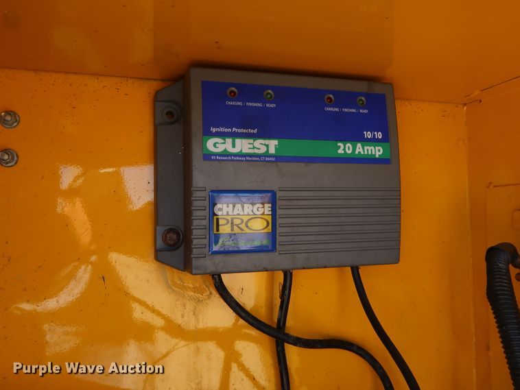 image for item IY9126 2015 Chevrolet Silverado 3500HD  utility bed pickup truck