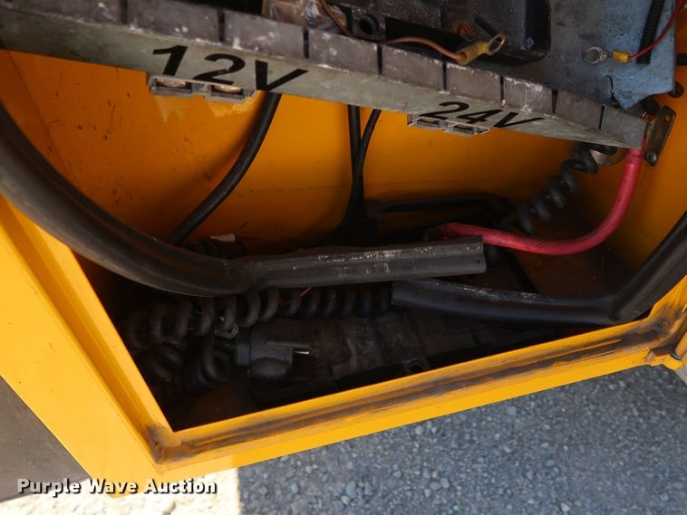 image for item IY9126 2015 Chevrolet Silverado 3500HD  utility bed pickup truck