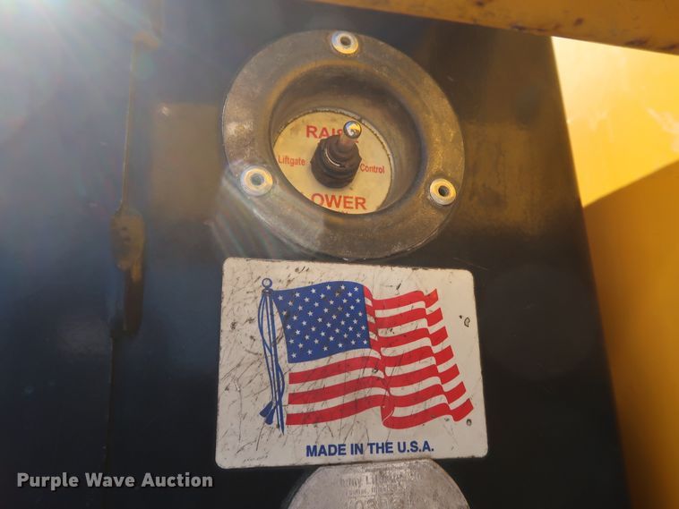 image for item IY9126 2015 Chevrolet Silverado 3500HD  utility bed pickup truck