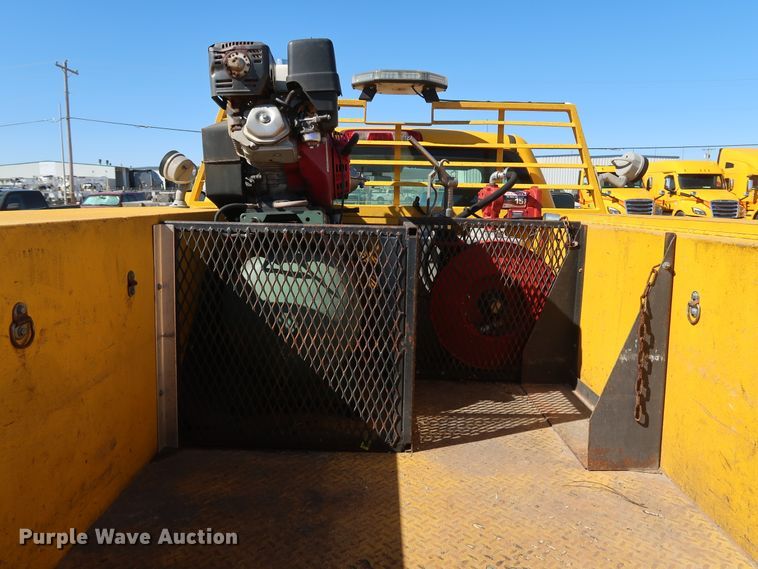 image for item IY9126 2015 Chevrolet Silverado 3500HD  utility bed pickup truck