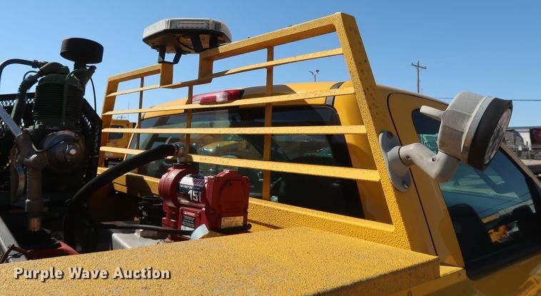 image for item IY9126 2015 Chevrolet Silverado 3500HD  utility bed pickup truck