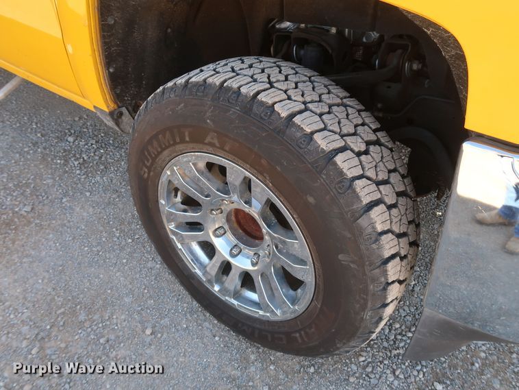 image for item IY9126 2015 Chevrolet Silverado 3500HD  utility bed pickup truck