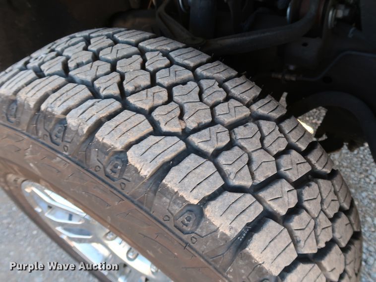 image for item IY9126 2015 Chevrolet Silverado 3500HD  utility bed pickup truck