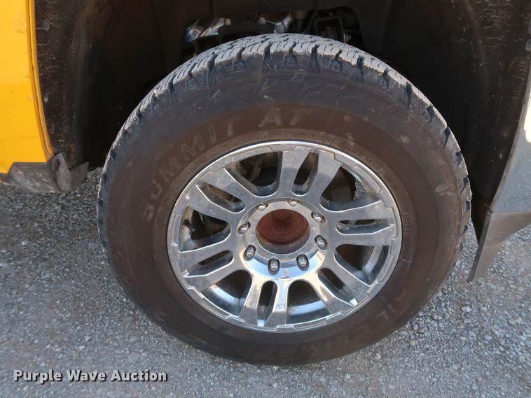 image for item IY9126 2015 Chevrolet Silverado 3500HD  utility bed pickup truck