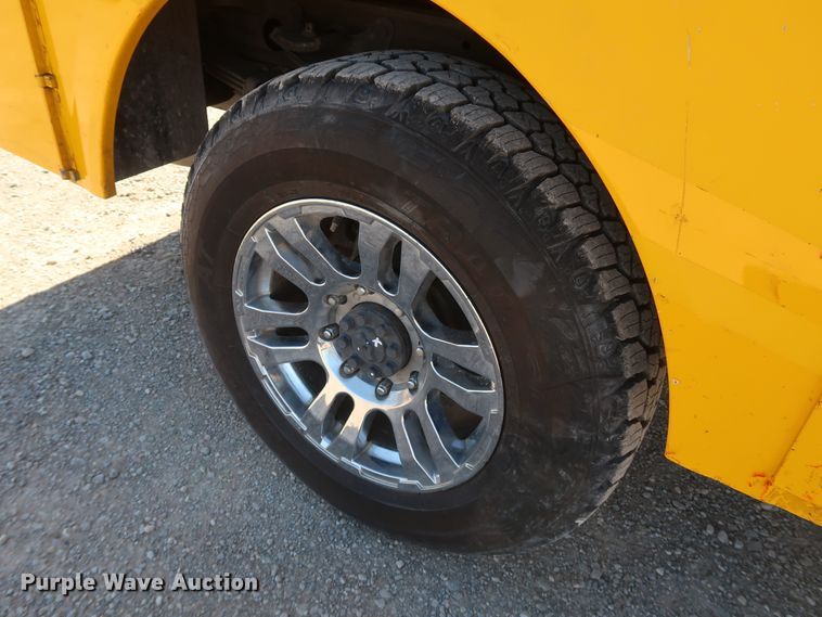 image for item IY9126 2015 Chevrolet Silverado 3500HD  utility bed pickup truck