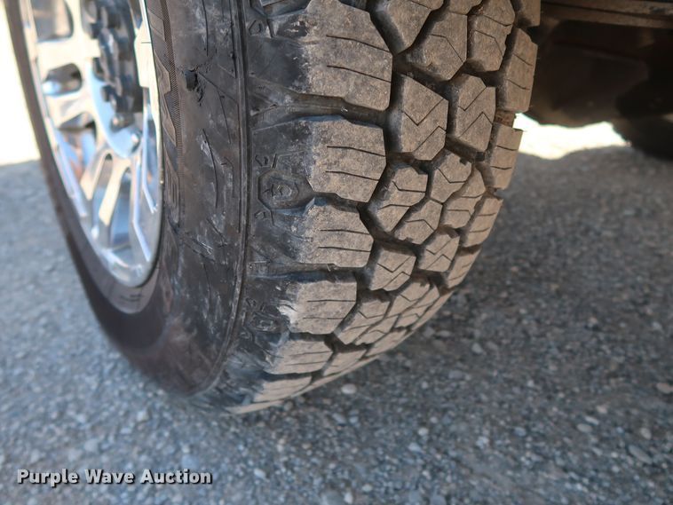 image for item IY9126 2015 Chevrolet Silverado 3500HD  utility bed pickup truck