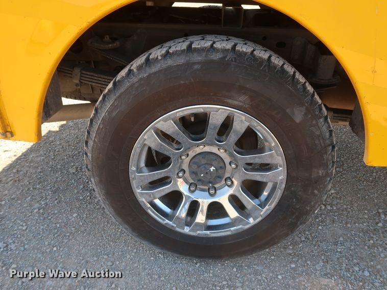 image for item IY9126 2015 Chevrolet Silverado 3500HD  utility bed pickup truck