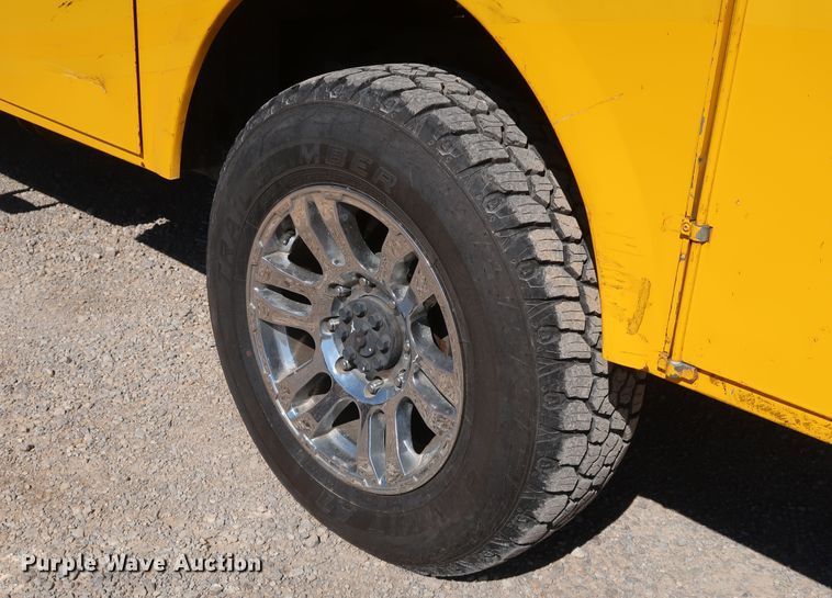 image for item IY9126 2015 Chevrolet Silverado 3500HD  utility bed pickup truck