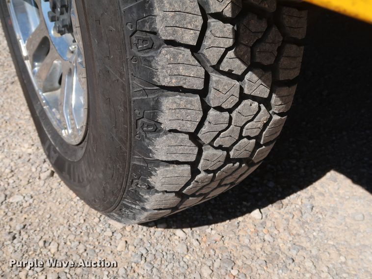 image for item IY9126 2015 Chevrolet Silverado 3500HD  utility bed pickup truck