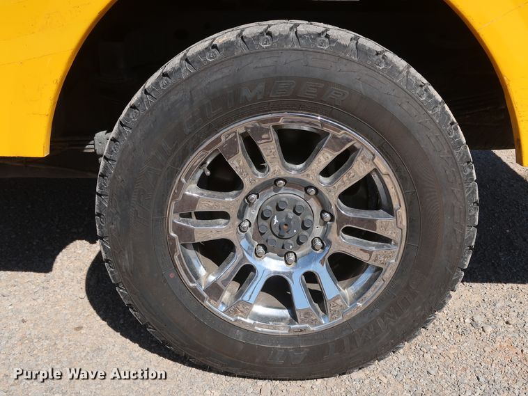 image for item IY9126 2015 Chevrolet Silverado 3500HD  utility bed pickup truck