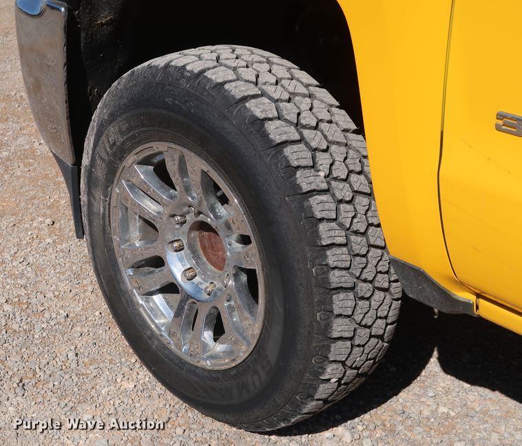 image for item IY9126 2015 Chevrolet Silverado 3500HD  utility bed pickup truck