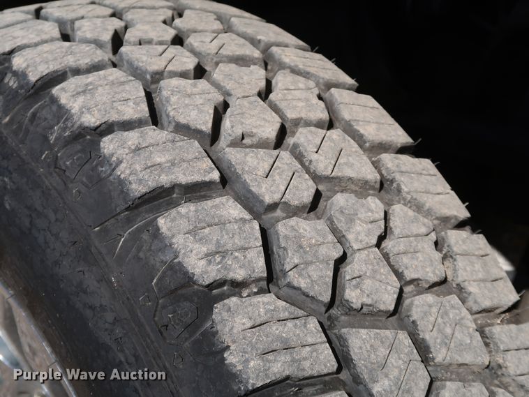 image for item IY9126 2015 Chevrolet Silverado 3500HD  utility bed pickup truck