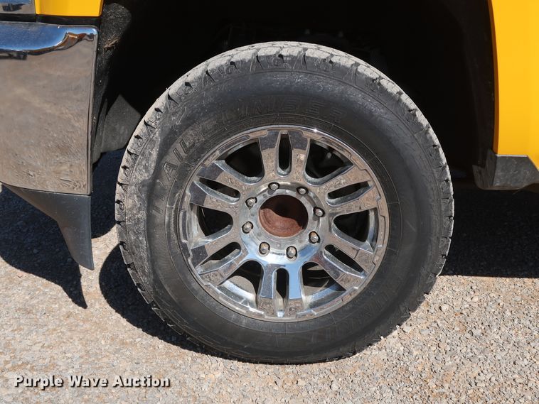 image for item IY9126 2015 Chevrolet Silverado 3500HD  utility bed pickup truck