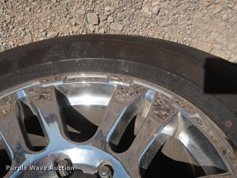 image for item IY9126 2015 Chevrolet Silverado 3500HD  utility bed pickup truck