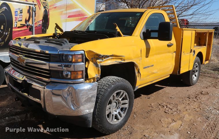 image for item IY9127 2015 Chevrolet Silverado 3500HD  utility bed pickup truck