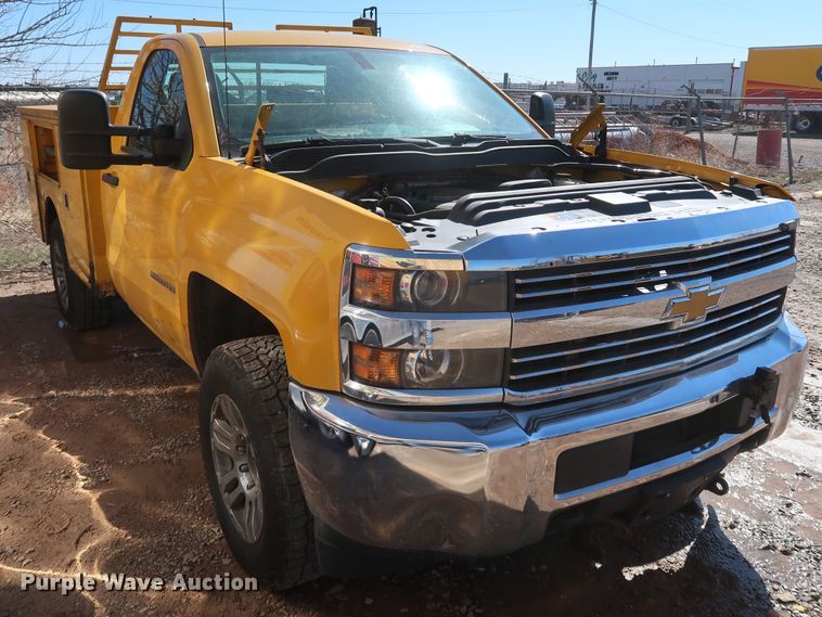 image for item IY9127 2015 Chevrolet Silverado 3500HD  utility bed pickup truck