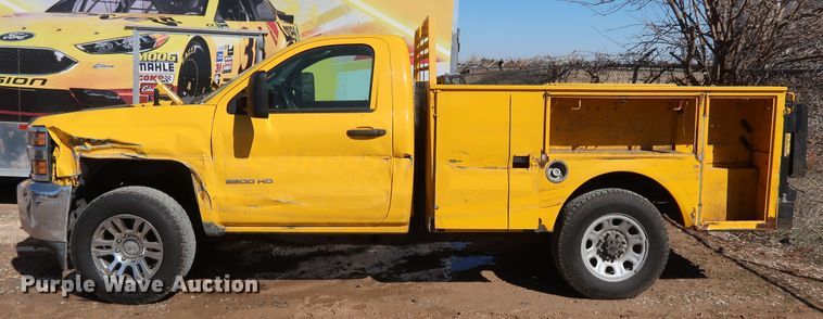 image for item IY9127 2015 Chevrolet Silverado 3500HD  utility bed pickup truck